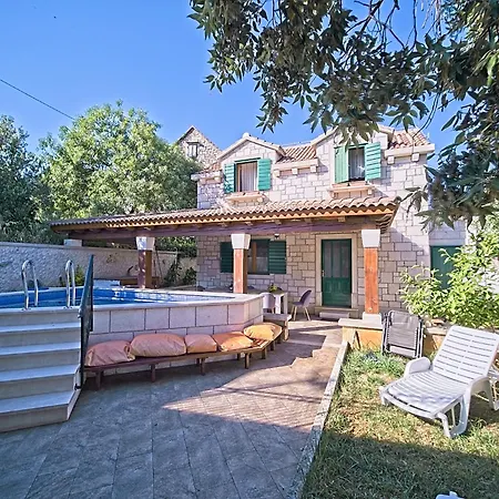 Vikendica Bepa With Swimming Pool